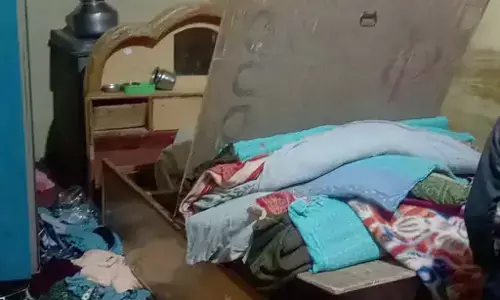 पहले बंधक बनाकर किया लूटपाट, फिर मां-बेटी की गला दबाकर मार डाला पहले बंधक बनाकर किया लूटपाट, फिर मां-बेटी की गला दबाकर मार डाला