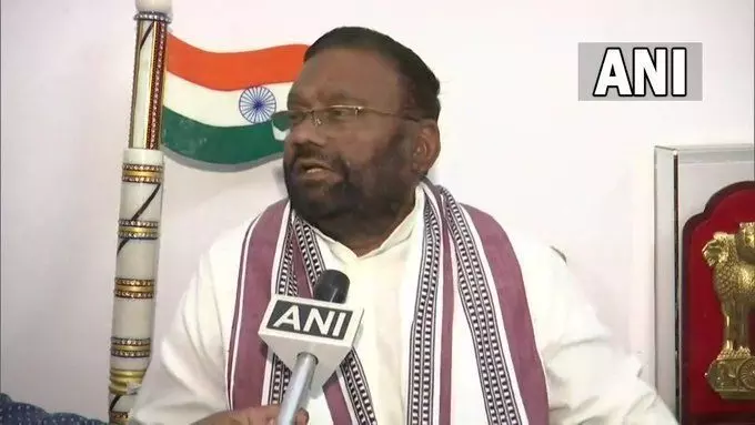 स्वामी प्रसाद मौर्य ने उठाया EVM पर सवाल, 304 और 99 में कुछ हुआ खेला स्वामी प्रसाद मौर्य ने उठाया EVM पर सवाल, 304 और 99 में कुछ हुआ खेला