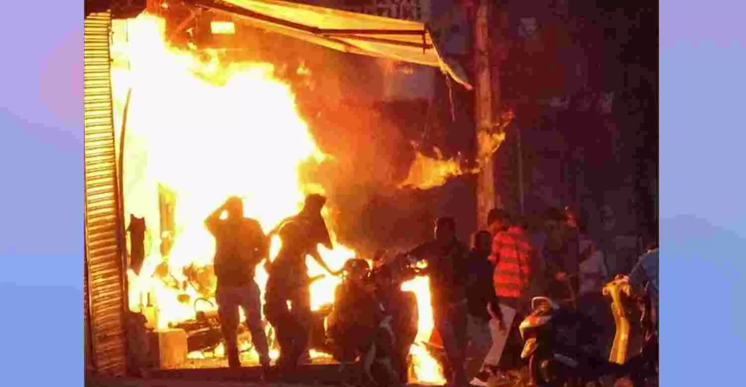दिल्ली के गोकुलपुरी में बड़ा हादसा, झुग्गी बस्ती में आग लगने से 7 लोगों की मौत, 60 झुग्गियां खाक