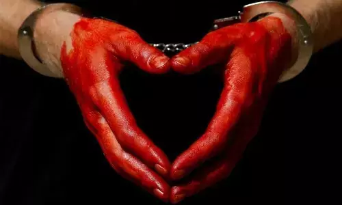 Mother murdered in front of daughters eyes;पापा ने मम्मी को दुपट्‌टे से लटकाया, फिर चारपाई पर लिटाकर सब रोने लगे, बेटी के सामने मां का कत्ल