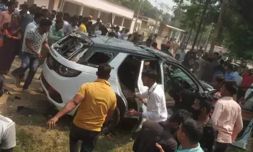 BJD के निलंबित विधायक ने भीड़ पर चढ़ाई कार, 7 पुलिसकर्मियों समेत 22 लोग गंभीर रूप से घायल