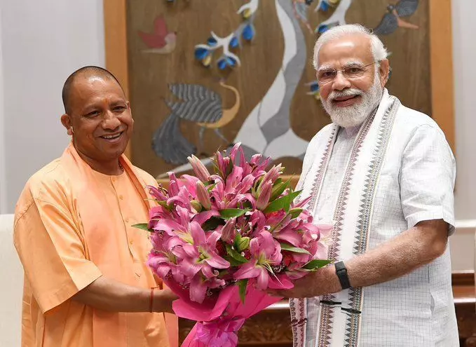 जीत के बाद पीएम मोदी से मिले योगी आदित्यनाथ, पीएम ने इस तरह दी बधाई जीत के बाद पीएम मोदी से मिले योगी आदित्यनाथ, पीएम ने इस तरह दी बधाई