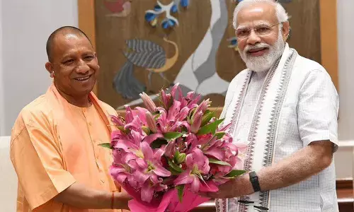 जीत के बाद पीएम मोदी से मिले योगी आदित्यनाथ, पीएम ने इस तरह दी बधाई जीत के बाद पीएम मोदी से मिले योगी आदित्यनाथ, पीएम ने इस तरह दी बधाई