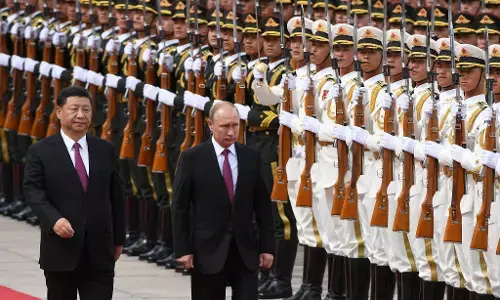 US official: चीन से सैन्य सहायता मांग रहा है रूस, अमेरिकी अधिकारियों का दावा