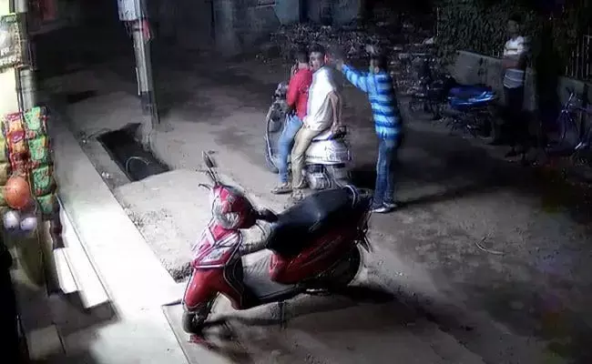 बंगाल में TMC नेता की गोली मारकर हत्या बंगाल में TMC नेता की गोली मारकर हत्या