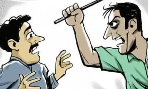 मनबढ़ युवकों ने होटल में किया तोड़-फोड़