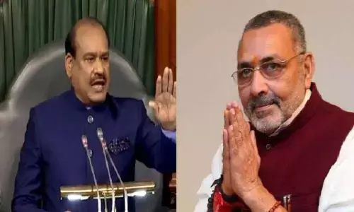 लोकसभा स्पीकर ने सदम मे केंद्रीय मंत्री गिरिराज सिंह को लगाई फटकार, जानिए क्या है मामला लोकसभा स्पीकर ने सदम मे केंद्रीय मंत्री गिरिराज सिंह को लगाई फटकार, जानिए क्या है मामला