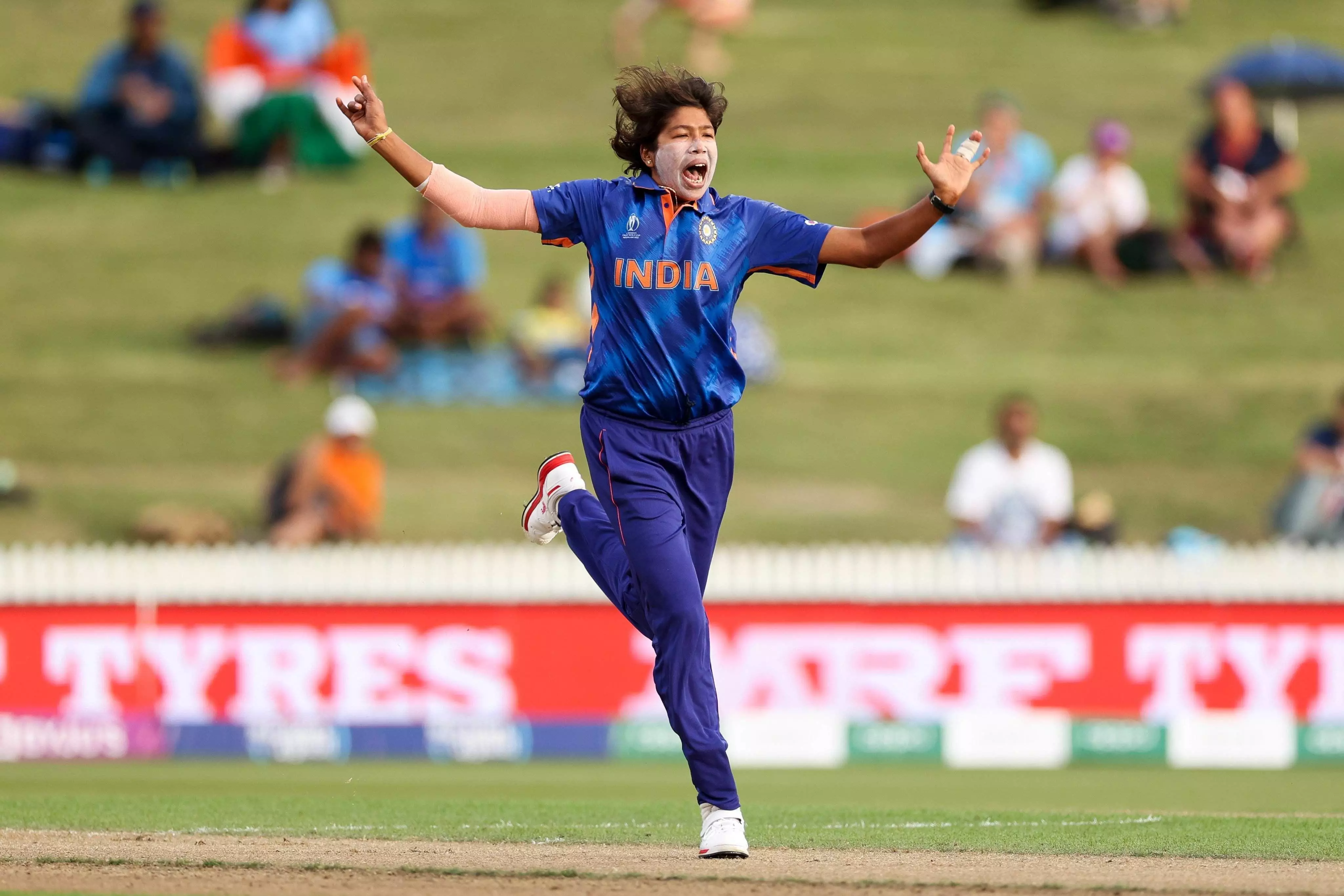 Jhulan Goswami ने बनाया वर्ल्ड रिकॉर्ड, यह उपलब्धि हासिल करने वाली बनी दुनिया की पहली महिला क्रिकेटर Jhulan Goswami ने बनाया वर्ल्ड रिकॉर्ड, यह उपलब्धि हासिल करने वाली बनी दुनिया की पहली महिला क्रिकेटर