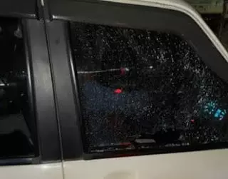 यूपी मे बीजेपी विधायक की कार पर ईंटों से हमला, इलाके मे मची सनसनी