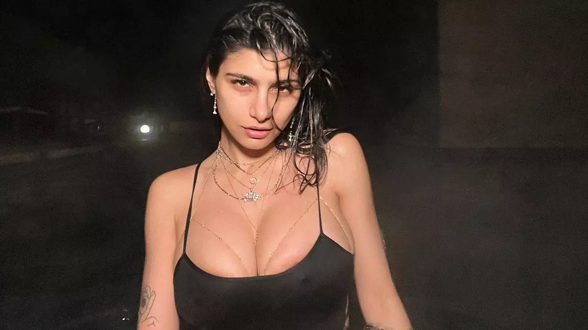 Mia Khalifa sexy Video: मिया खलीफा का Sexy Video देखकर रह जाएंगे दंग Mia Khalifa sexy Video: मिया खलीफा का Sexy Video देखकर रह जाएंगे दंग