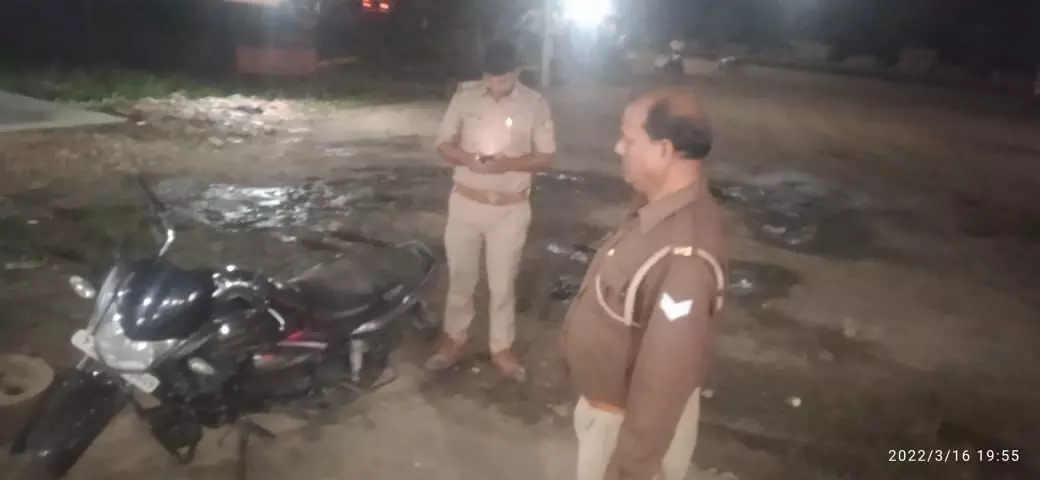 ओवरटेक के चक्कर में रोडवेज से टकराया बाइक सवार गंभीर घायल ओवरटेक के चक्कर में रोडवेज से टकराया बाइक सवार गंभीर घायल