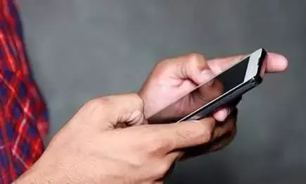 Mobile Broadband Users: पिछले पांच सालों में मोबाइल ब्रॉडबैंड उपयोगकर्ताओं की संख्या 2.2 गुना बढ़ गई है, युवा पीढ़ी 8 घंटे मोवाइल पर बिताती है   #MobileUsers #Internet #Online