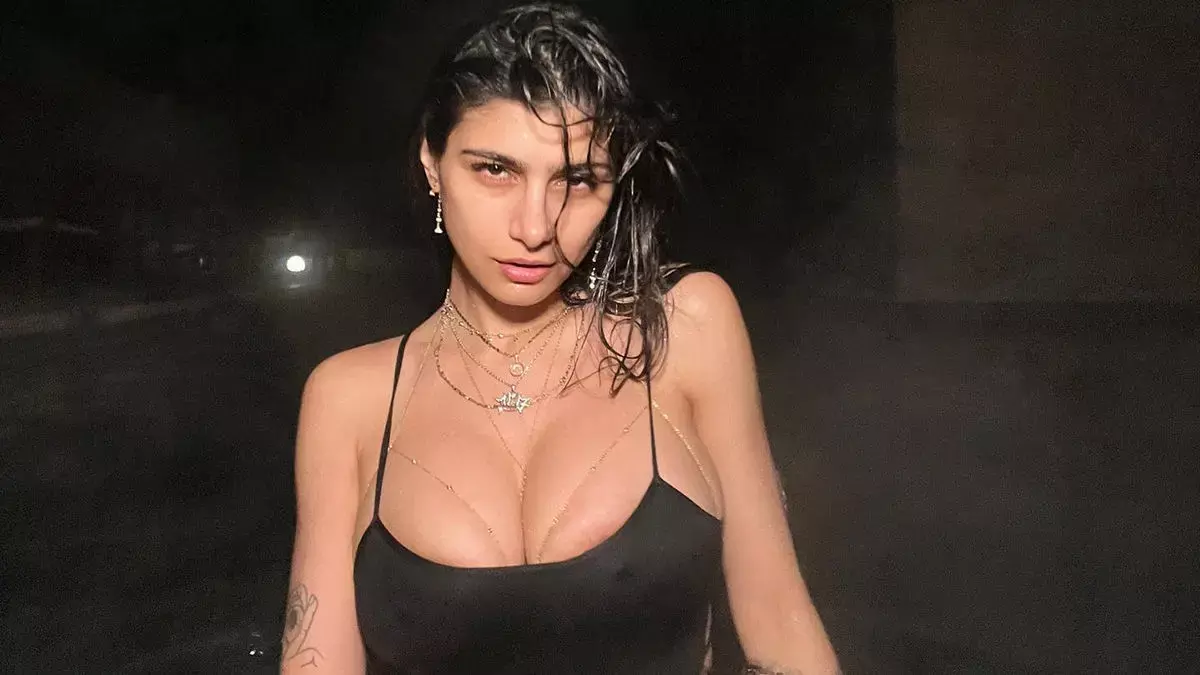 Mia Khalifa sexy Video: मिया खलीफा का Sexy Video देखकर रह जाएंगे दंग
