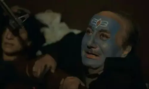 पत्रकार संतोष सिंह का सवाल,  कश्मीर शांत है ऐसे समय में इस फिल्म को दिखाने का क्या मतलब है!