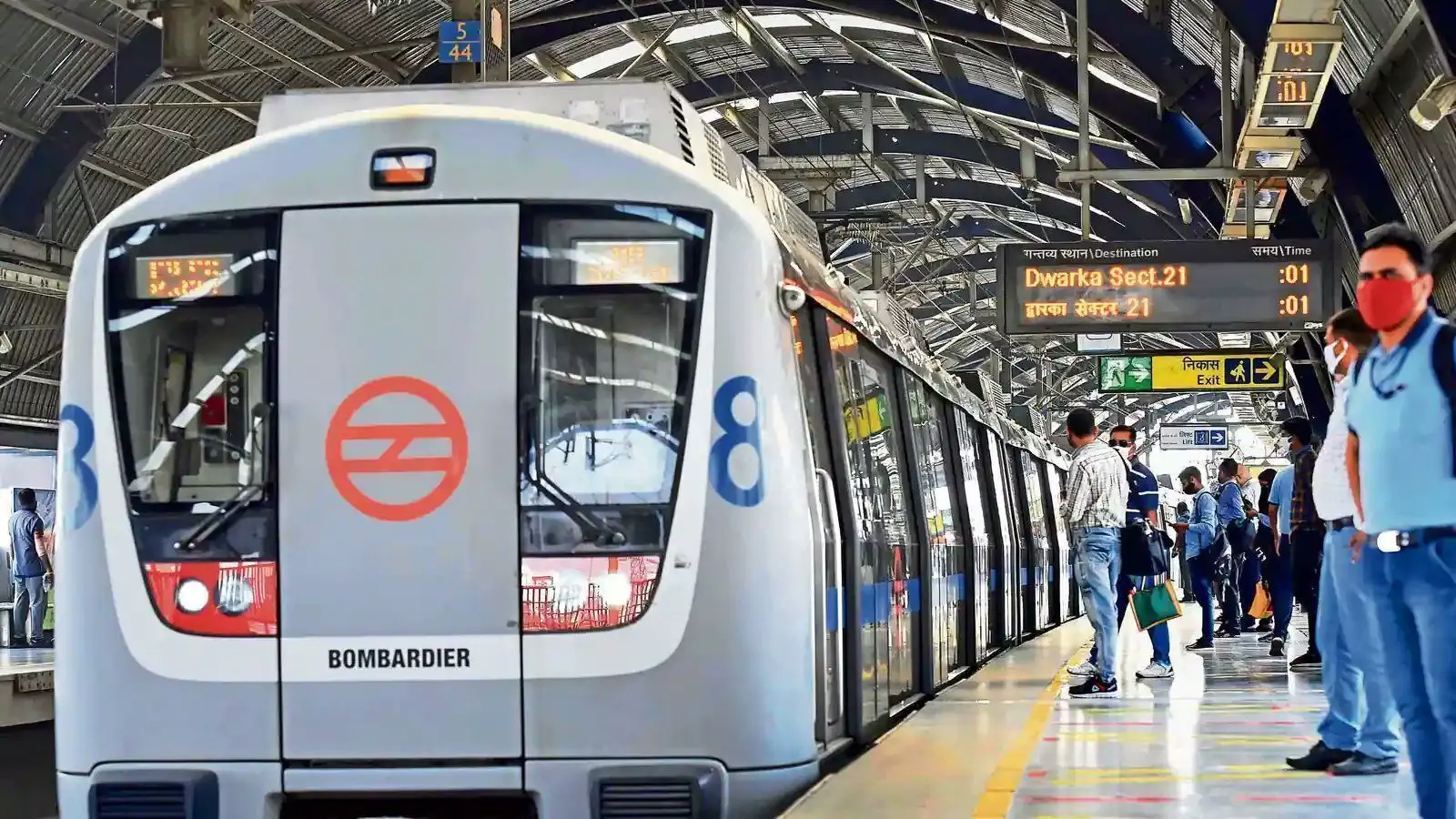 Delhi Metro : ग्रीन, पिंक और वायलेट लाइन पर अफरातफरी, 3 घंटे बाद सामान्य हुईं मेट्रो सेवाएं
