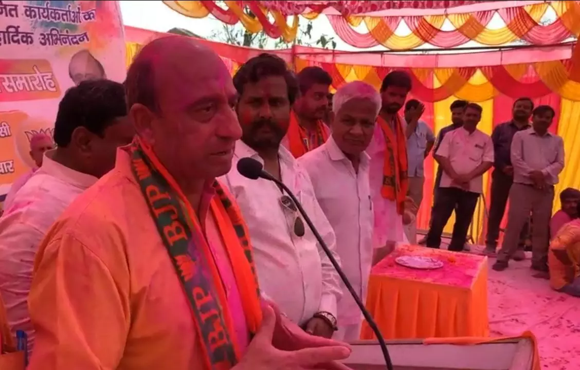 बांसी में आयोजित होली मिलन समारोह में पूर्व स्वास्थ्य मंत्री राजा जयप्रताप सिंह ने कहा-मेरी जीत कार्यकर्ताओं की जीत, कार्यकर्ताओं का रखेंगे पूरा ख्याल बांसी में आयोजित होली मिलन समारोह में पूर्व स्वास्थ्य मंत्री राजा जयप्रताप सिंह ने कहा-मेरी जीत कार्यकर्ताओं की जीत, कार्यकर्ताओं का रखेंगे पूरा ख्याल