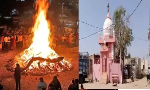 बाबा के श्राप से श्रापित है यह गांव, जहां 155 वर्षों से यहां नहीं मनाई गई होली, श्राप से मुक्ति कैसे मिलेगी ये बताया, लेकिन अभी तक नही हुआ वैसा बाबा के श्राप से श्रापित है यह गांव, जहां 155 वर्षों से यहां नहीं मनाई गई होली, श्राप से मुक्ति कैसे मिलेगी ये बताया, लेकिन अभी तक नही हुआ वैसा