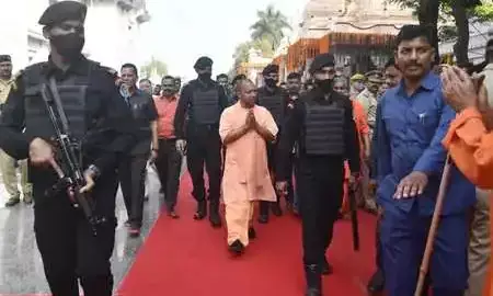यूपी चुनाव में ऐतिहासिक जीत के बाद पहली बार गोरक्षपीठ पहुंचे सीएम योगी आदित्यनाथ