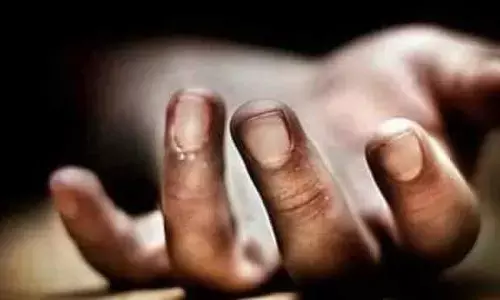 छात्रा का शव नाले में मिला, गोताखोरों ने बाहर निकाला छात्रा का शव नाले में मिला, गोताखोरों ने बाहर निकाला