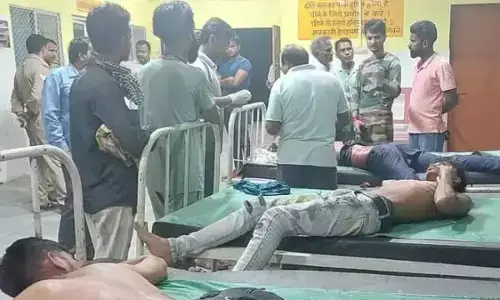 कश्मीर फाइल्स देख कर निकले युवकों पर चाकू से हमला, तीन घायल कश्मीर फाइल्स देख कर निकले युवकों पर चाकू से हमला, तीन घायल