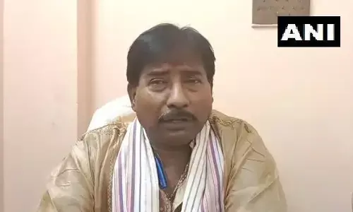 Bengal में BJP सांसद जगन्नाथ सरकार की गाड़ी पर बम से हमला, द कश्मीर फाइल्स देखकर लौट रहे थे MP Bengal में BJP सांसद जगन्नाथ सरकार की गाड़ी पर बम से हमला, द कश्मीर फाइल्स देखकर लौट रहे थे MP