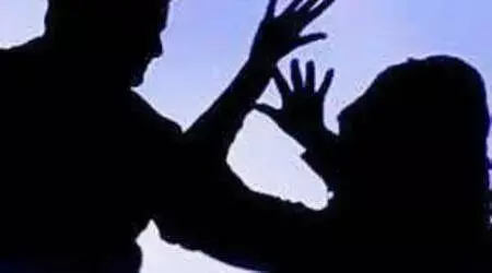 सारी राह पीटता रहा  प्रेमी अपनी प्रेमिका को