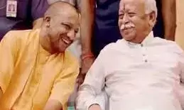 गोरखपुर में सीएम योगी आदित्यनाथ से मिले आरएसएस प्रमुख मोहन भागवत गोरखपुर में सीएम योगी आदित्यनाथ से मिले आरएसएस प्रमुख मोहन भागवत