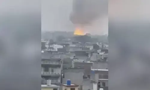 Blast in Pakistan: पाकिस्तान में बड़ा हादसा : सियालकोट मिलिट्री बेस पर जबरदस्त धमाका, इलाके में मचा हड़कंप! Blast in Pakistan: पाकिस्तान में बड़ा हादसा : सियालकोट मिलिट्री बेस पर जबरदस्त धमाका, इलाके में मचा हड़कंप!