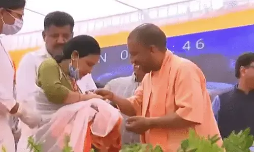 सीएम योगी ने गोरखपुर से किया पल्स पोलियो अभियान की शुरुआत। सीएम योगी ने गोरखपुर से किया पल्स पोलियो अभियान की शुरुआत।