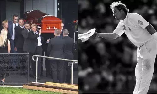 ShaneWarneFuneral: महान लेग स्पिनर शेन वॉर्न को अंतिम सलाम, दोस्तों व परिजनों ने नम आंखों से दी विदाई