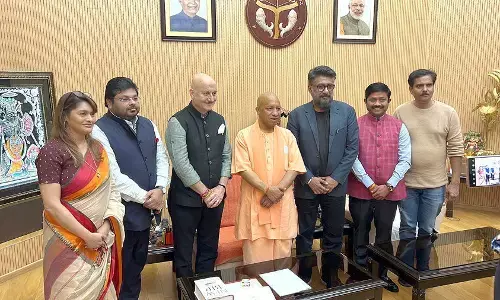 The Kashmir Files की टीम ने सीएम योगी से की मुलाकात, Tax Free करने पर टीम ने किया शुक्रिया, इन मुद्दों पर हुई बात The Kashmir Files की टीम ने सीएम योगी से की मुलाकात, Tax Free करने पर टीम ने किया शुक्रिया, इन मुद्दों पर हुई बात