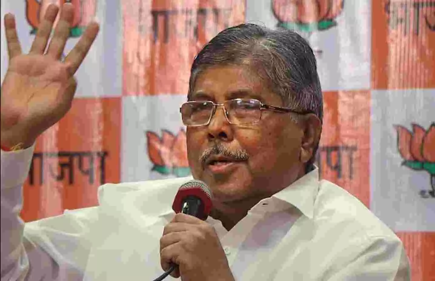 महाराष्ट्र BJP अध्यक्ष का दावा, केवल दो घंटे सोते हैं पीएम मोदी, देश के लिए कर रहे 24 घंटे जगने का प्रयास महाराष्ट्र BJP अध्यक्ष का दावा, केवल दो घंटे सोते हैं पीएम मोदी, देश के लिए कर रहे 24 घंटे जगने का प्रयास
