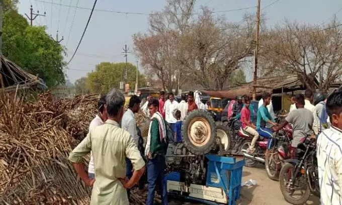 गन्ने से भरी ट्रैक्टर ट्राली पलटने से सगे भाइयों की मौत