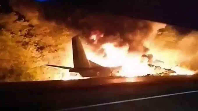 Plane Crash in China: चीन में एक बड़ी विमान दुर्घटना हुई है. 133 यात्रियों को लेकर जा रहा बोइंग 737 क्रैश हो गया है.