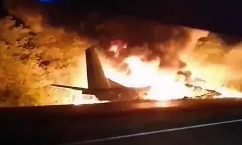 Plane Crash in China: चीन में एक बड़ी विमान दुर्घटना हुई है. 133 यात्रियों को लेकर जा रहा बोइंग 737 क्रैश हो गया है. Plane Crash in China: चीन में एक बड़ी विमान दुर्घटना हुई है. 133 यात्रियों को लेकर जा रहा बोइंग 737 क्रैश हो गया है.