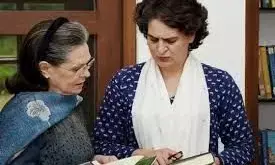 कांग्रेस नेता ने सोनिया गांधी को लिखी चिट्ठी, प्रियंका गांधी से भी लें इस्तीफा