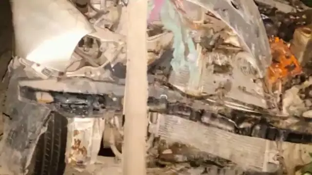 खड़े ट्रक में घुसी तेज रफ्तार कार, तीन की मौत खड़े ट्रक में घुसी तेज रफ्तार कार, तीन की मौत