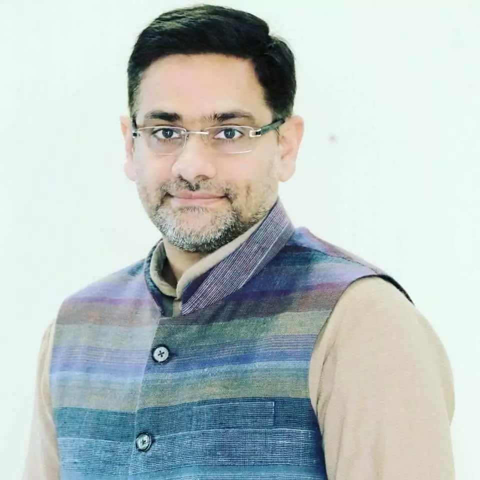 शपथ ग्रहण के समय कैबिनेट मंत्री सौरभ बहुगुणा के साथ हो गया यह हादसा, फेसबुक पर दी जानकारी शपथ ग्रहण के समय कैबिनेट मंत्री सौरभ बहुगुणा के साथ हो गया यह हादसा, फेसबुक पर दी जानकारी