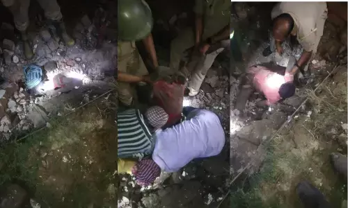 Ghaziabad News : गाजियाबाद में निर्माणाधीन नाले की दीवार गिरी, 5 मजदूर मलबे में दबे, तीन की मौत Ghaziabad News : गाजियाबाद में निर्माणाधीन नाले की दीवार गिरी, 5 मजदूर मलबे में दबे, तीन की मौत