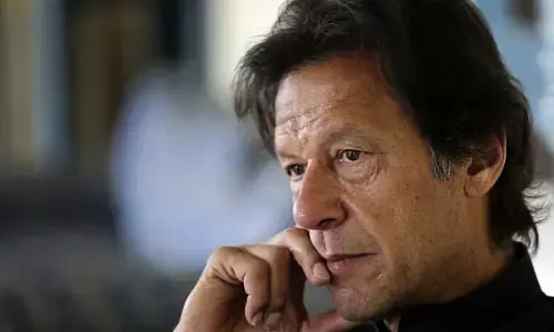 पाकिस्तान में सियासी घमासान : इमरान खान के पूर्व सलाहकार और चीफ सेक्रेटरी मुल्क से भागे; पूर्व चीफ जस्टिस भी PAK से US पहुंचे