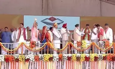 पुष्कर सिंह धामी लगातार दूसरी बार मुख्यमंत्री बने, आठ मंत्रियों ने भी ली मंत्री पद की शपथ पुष्कर सिंह धामी लगातार दूसरी बार मुख्यमंत्री बने, आठ मंत्रियों ने भी ली मंत्री पद की शपथ