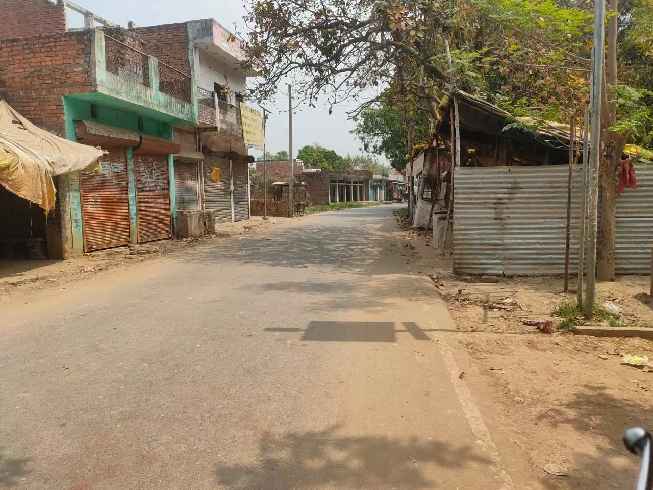 जफर आलम हत्या कांड के बाद मीरपुर गांव की गलियों में पसरा सन्नाटा जफर आलम हत्या कांड के बाद मीरपुर गांव की गलियों में पसरा सन्नाटा