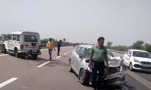 कार ने बुलेरो को मारी टक्कर, दरोगा समेत सात घायल