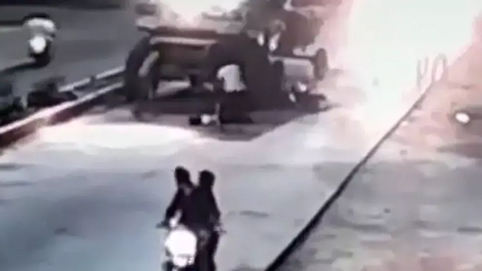 मौत केवल 1 इंच दूर रही, देखिए CCTV में रोंगटे खड़े कर देने वाला हादसा, वीडियो देखकर बोले OMG!