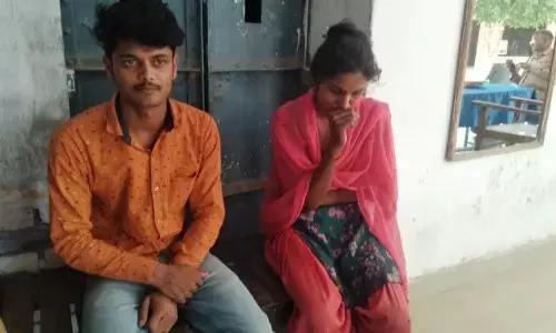 प्रेमिका के साथ थाने पहुंचा प्रेमी शादी करवाने की जिद पर अड़ा, आखिर क्यो ऐसा कर रहा प्रेमिका के साथ थाने पहुंचा प्रेमी शादी करवाने की जिद पर अड़ा, आखिर क्यो ऐसा कर रहा