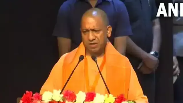 सीएम योगी का सही नाम पूछने पर हाईकोर्ट ने एक लाख का ठोका जुर्माना, जानें क्या है मामला सीएम योगी का सही नाम पूछने पर हाईकोर्ट ने एक लाख का ठोका जुर्माना, जानें क्या है मामला