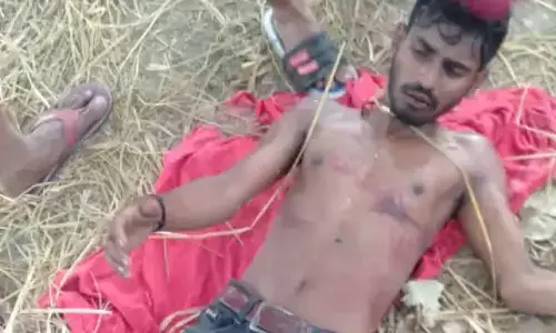 मोबाइल पर गेम खेल रहे युवक का अपहरण, फिर पीट पीटकर किया जख्मी, अब हो गई मौत मोबाइल पर गेम खेल रहे युवक का अपहरण, फिर पीट पीटकर किया जख्मी, अब हो गई मौत