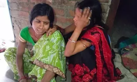 पति की हुई जहरीली शराब से मौत, पत्नी ने डिप्रेशन में फांसी लगाकर दी जान पति की हुई जहरीली शराब से मौत, पत्नी ने डिप्रेशन में फांसी लगाकर दी जान