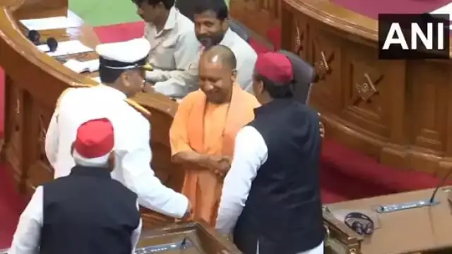 CM Yogi and Akhilesh Yadav UP Assembly