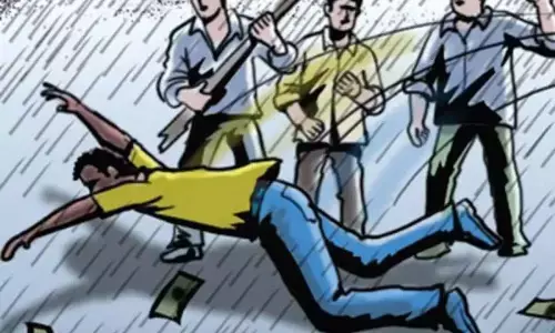 भाजपा की जीत पर मिठाई बांटने वाले मुस्लिम युवक की हत्या भाजपा की जीत पर मिठाई बांटने वाले मुस्लिम युवक की हत्या